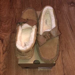 Ugg Dakota Bow Moccasin